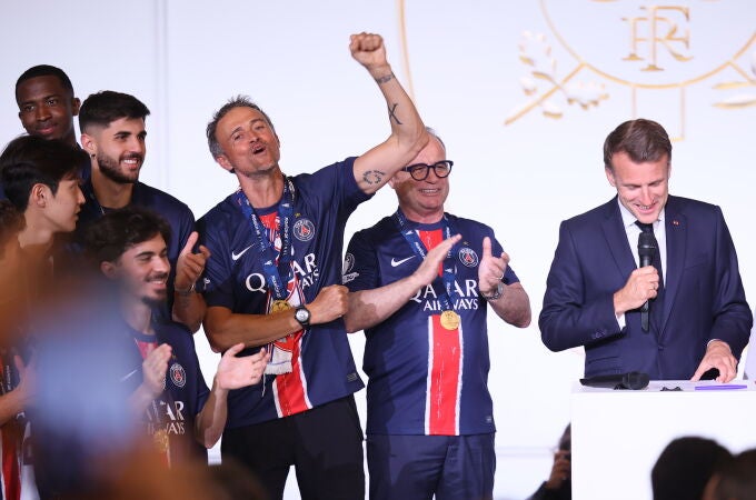 Luis Enrique, en plena celebración en la recepción de Macron