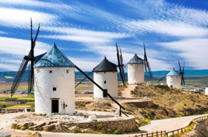 Los famosos molinos de viento de La Mancha.