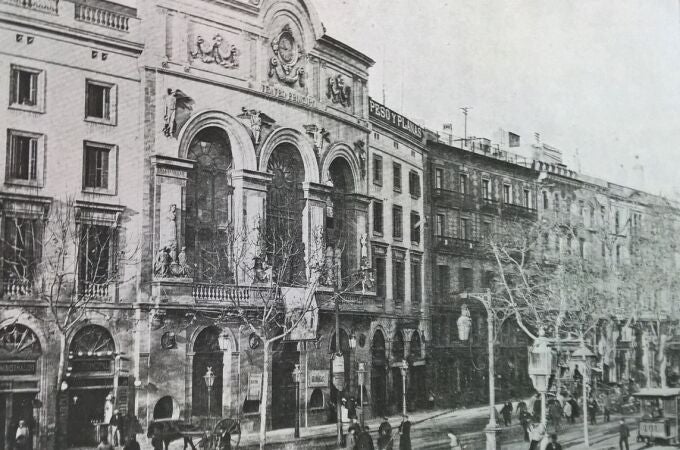 Esta Barcelona está desapareciendo: edificios históricos tapiados, cerrados y sin plan de futuro